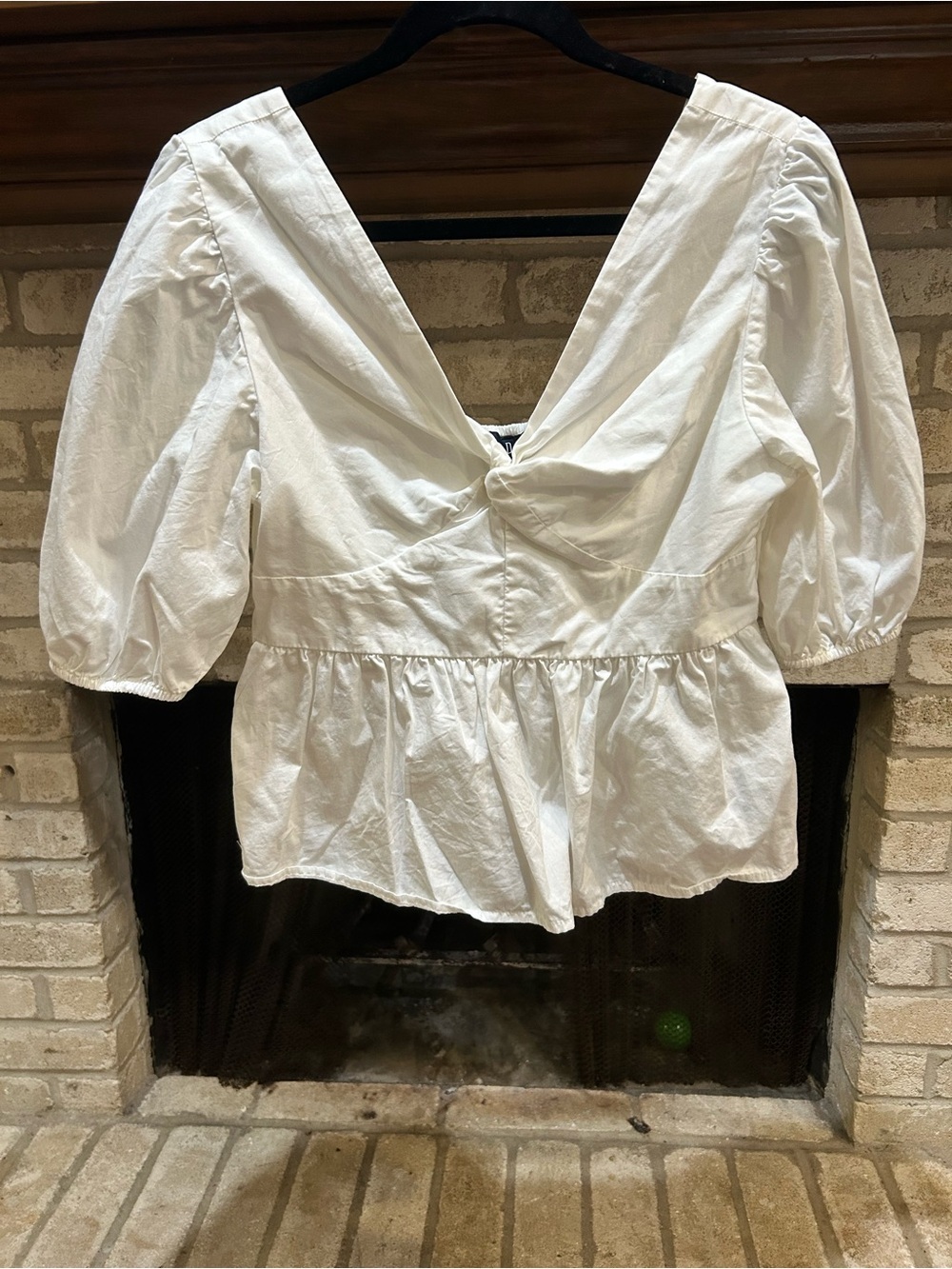 GAP White V-Neck Peplum Blouse with Puff Sleeves EUC